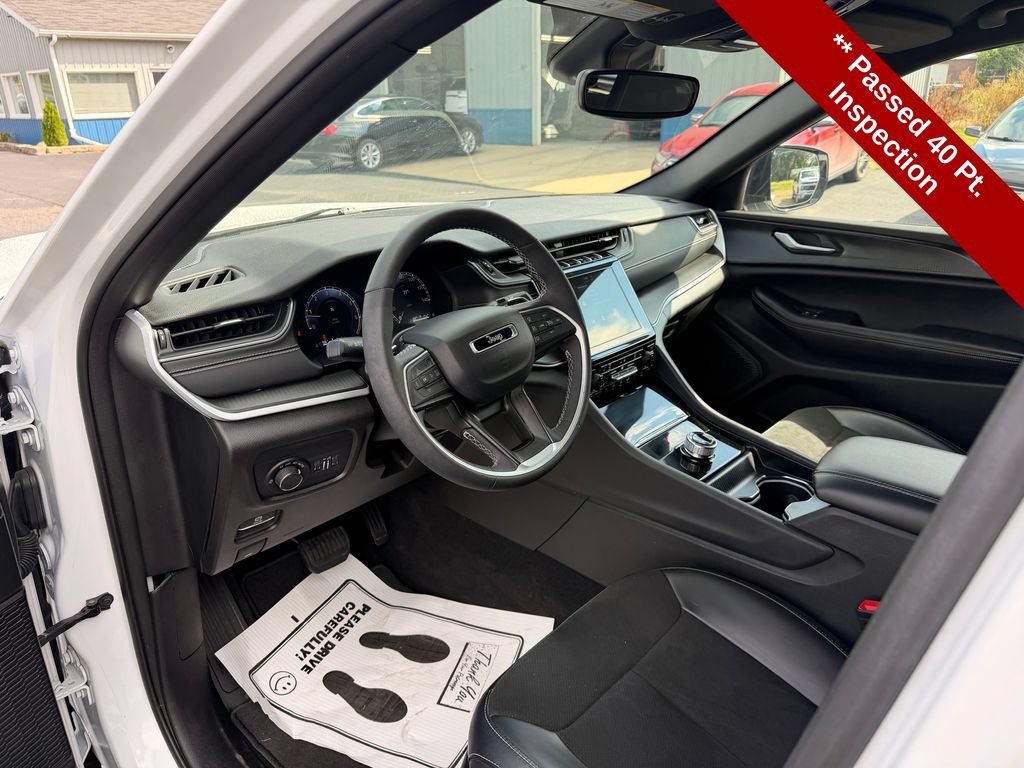 Used 2024 Jeep Grand Cherokee Altitude AWD/4WD image 12