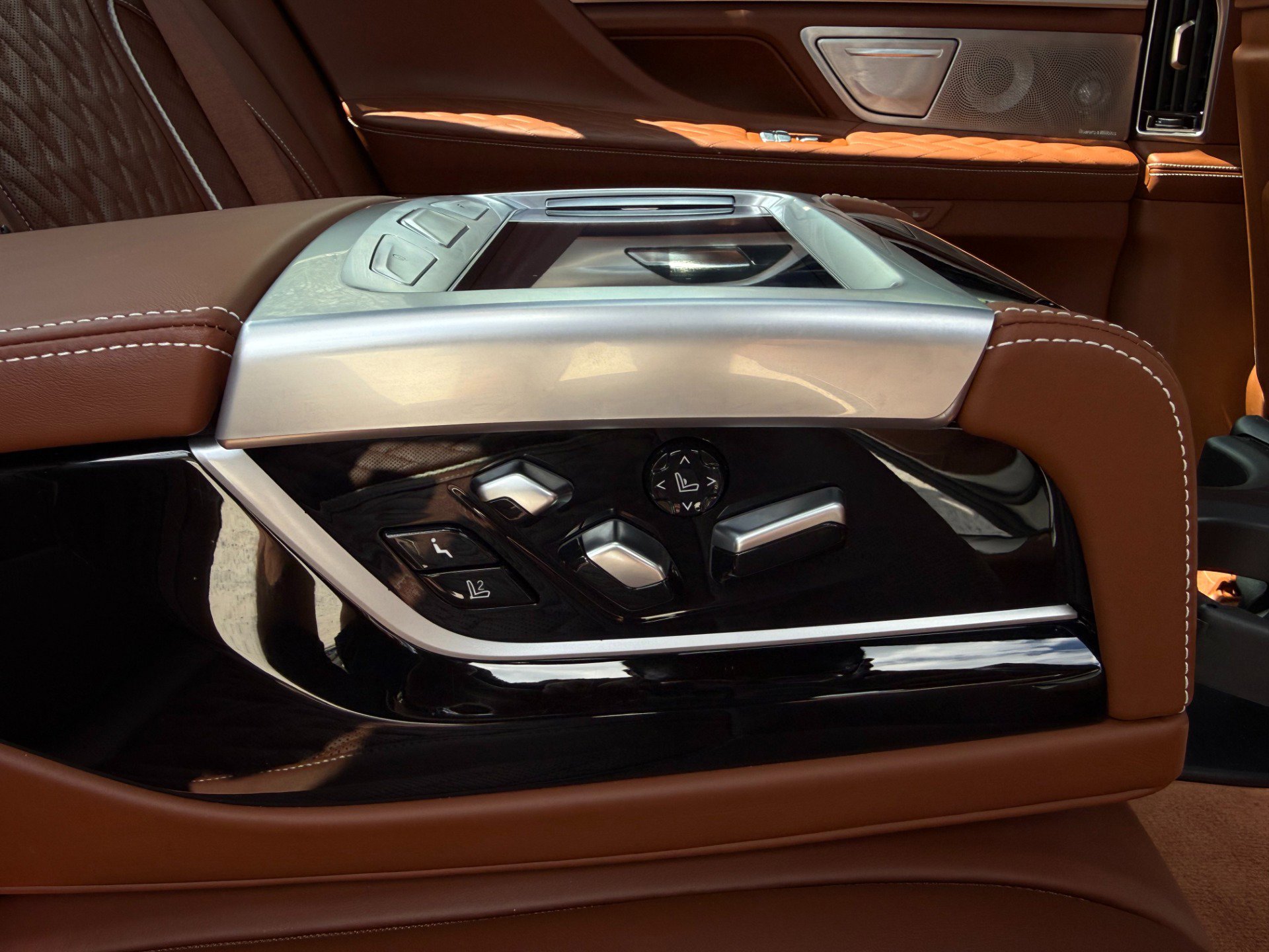 Used 2020 BMW ALPINA B7 xDrive w/ Luxury Rear Seating Package image 35