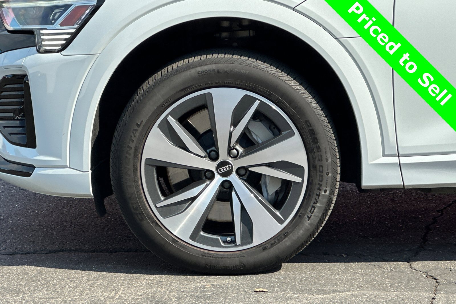 Used 2024 Audi Q8 e-tron Premium image 36