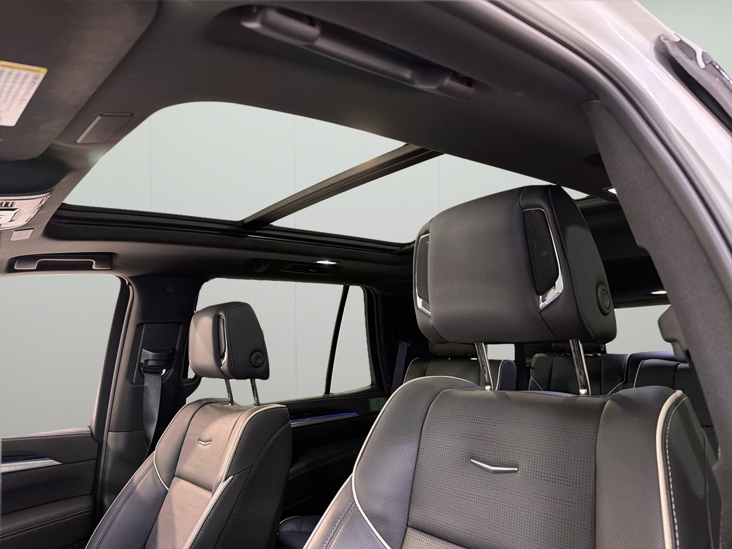 Used 2025 Cadillac Escalade Sport w/ LPO, ONYX Package AWD/4WD image 9