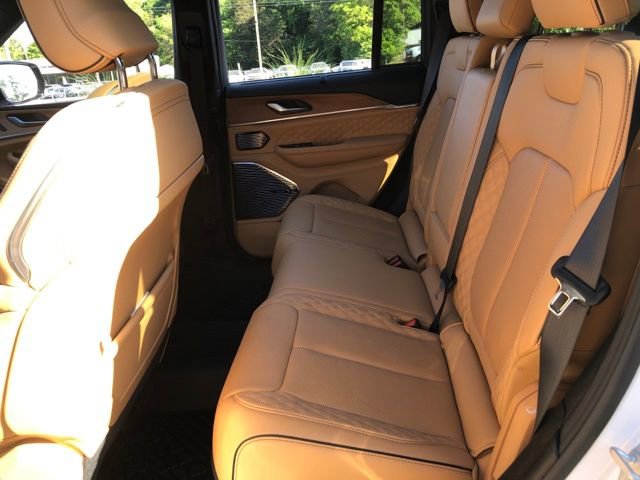 Used 2025 Jeep Grand Cherokee Summit image 17