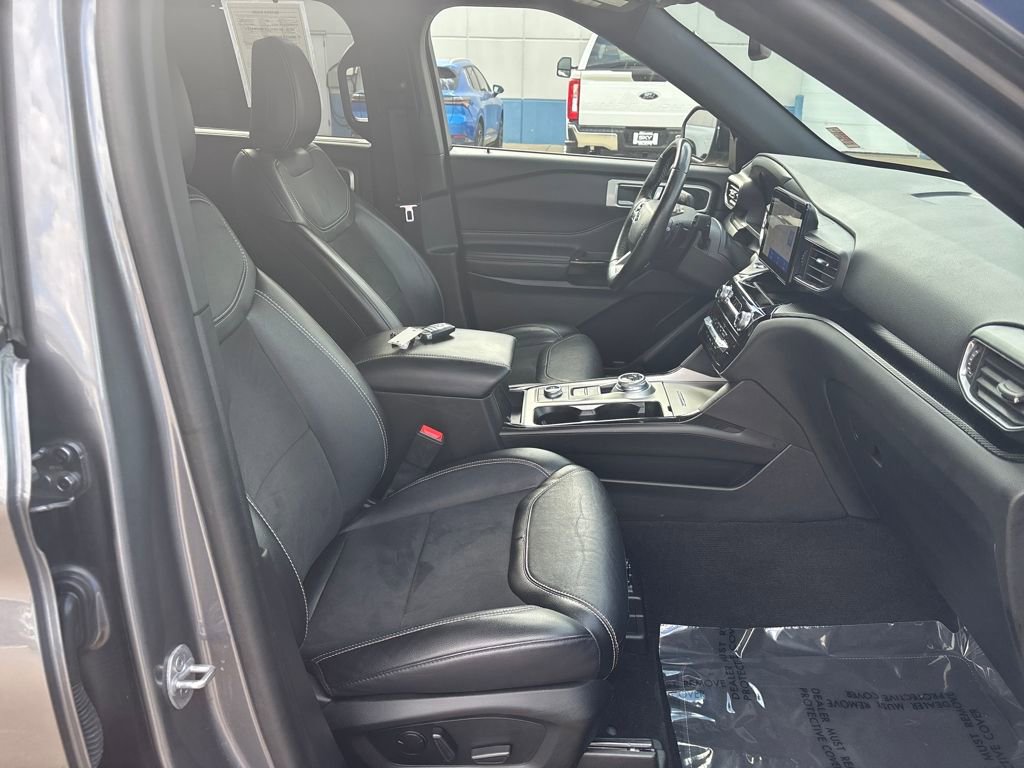 Used 2022 Ford Explorer ST w/ ST Street Pack image 34