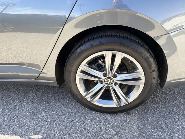 Certified 2024 Volkswagen Jetta SE w/ Panoramic Sunroof Package image 6