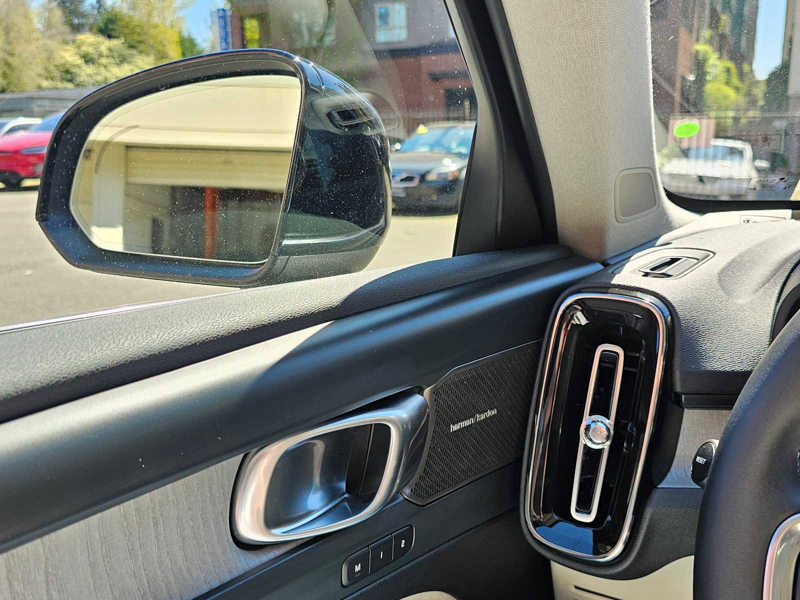 New 2025 Volvo XC40 B5 Ultra w/ Climate Package image 29