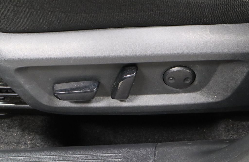 Certified 2025 Nissan Rogue SV image 24