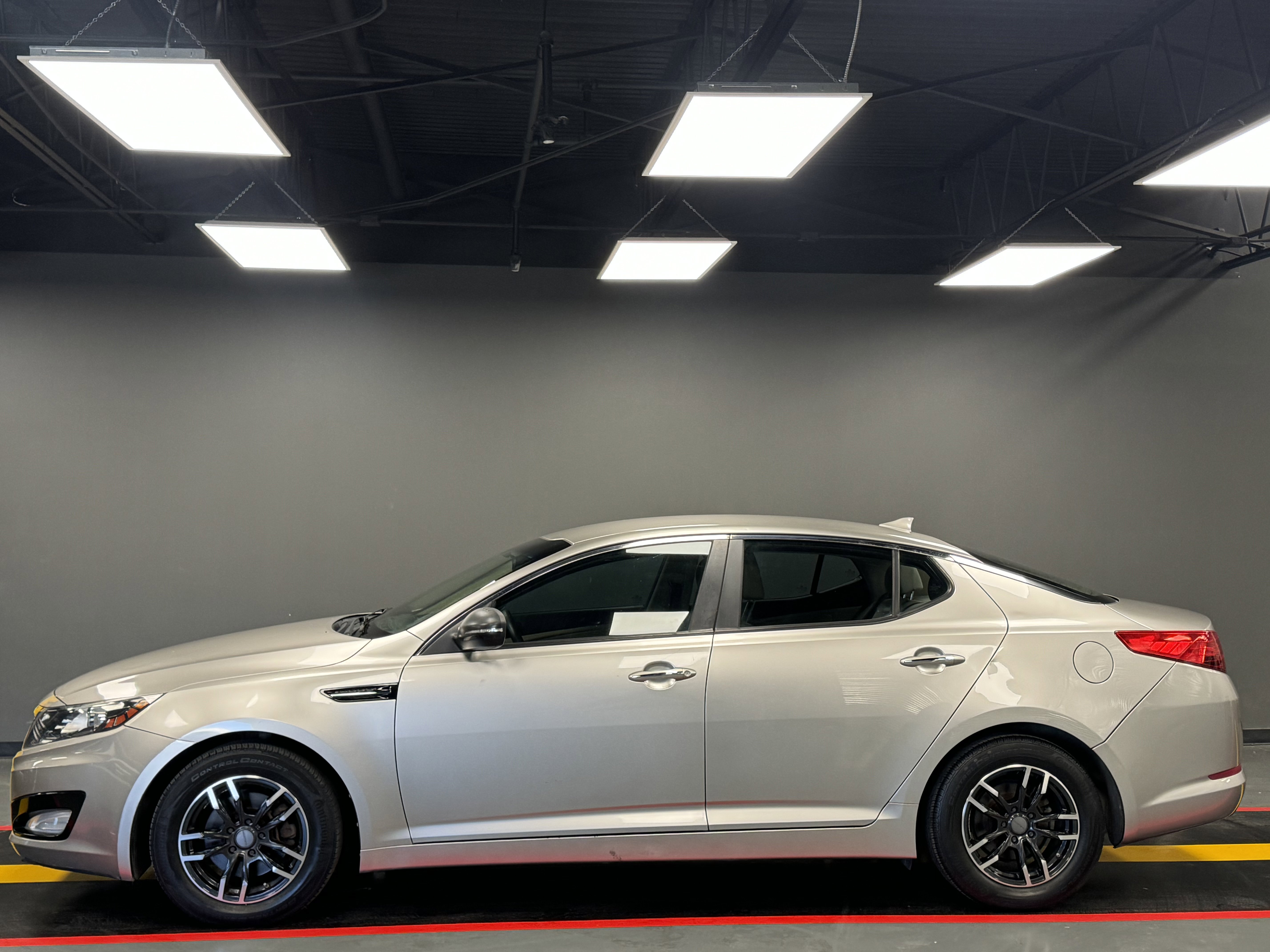 Used 2013 Kia Optima LX image 3