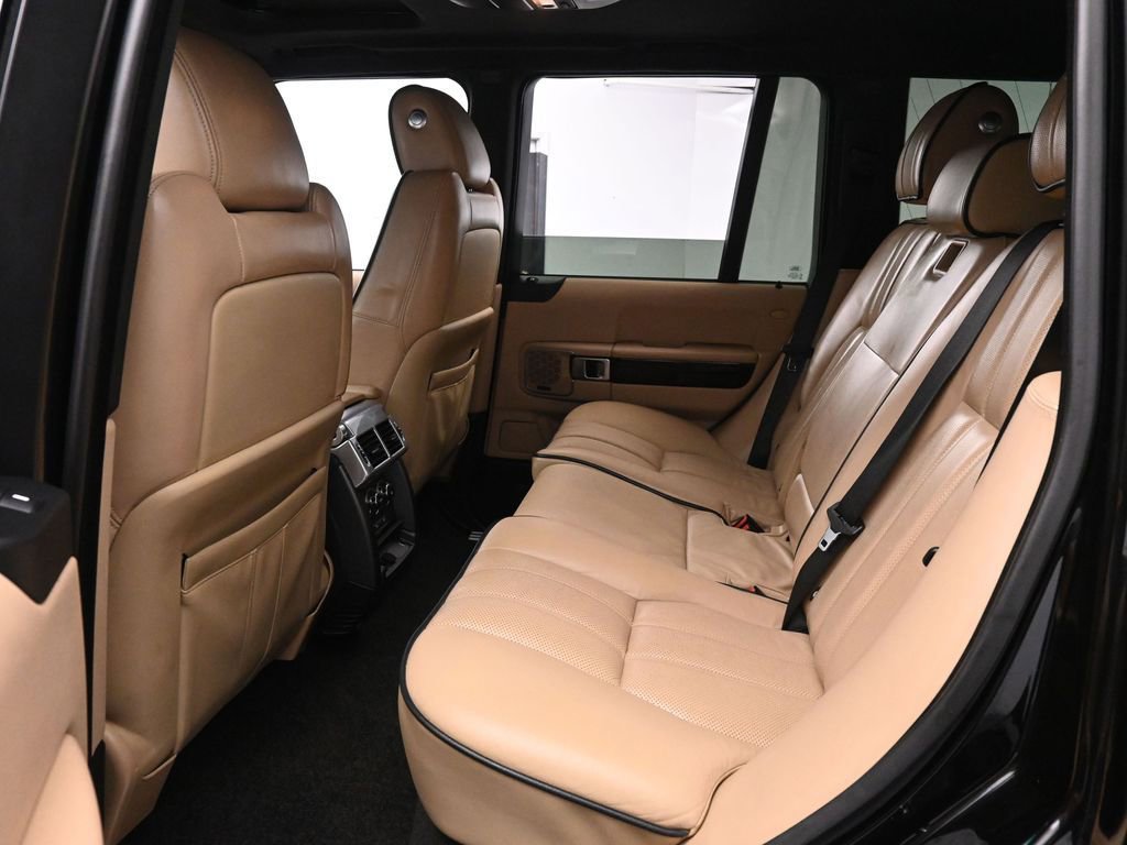 Used 2011 Land Rover Range Rover HSE LUX image 16