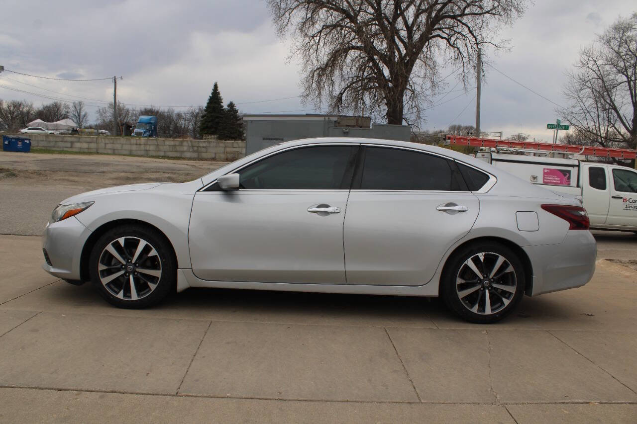 Used 2017 Nissan Altima 2.5 SR image 3