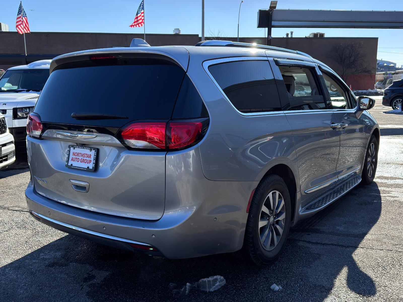 Used 2020 Chrysler Pacifica Touring-L Plus image 4