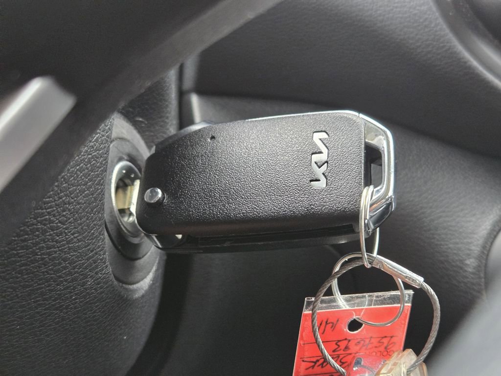 Certified 2025 Kia Soul LX w/ LX Technology Package FWD image 23