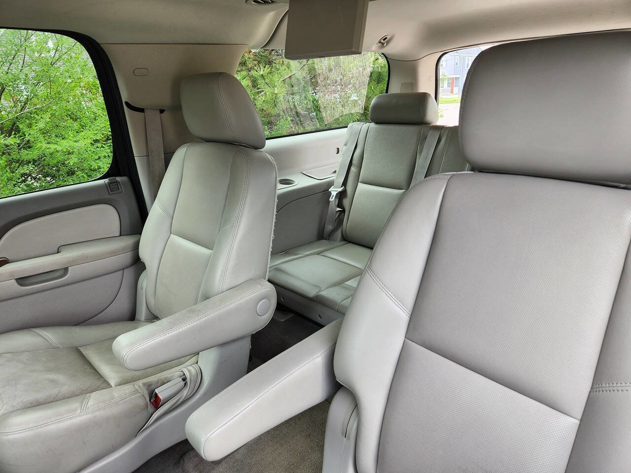 Used 2011 Chevrolet Suburban LTZ AWD/4WD image 11