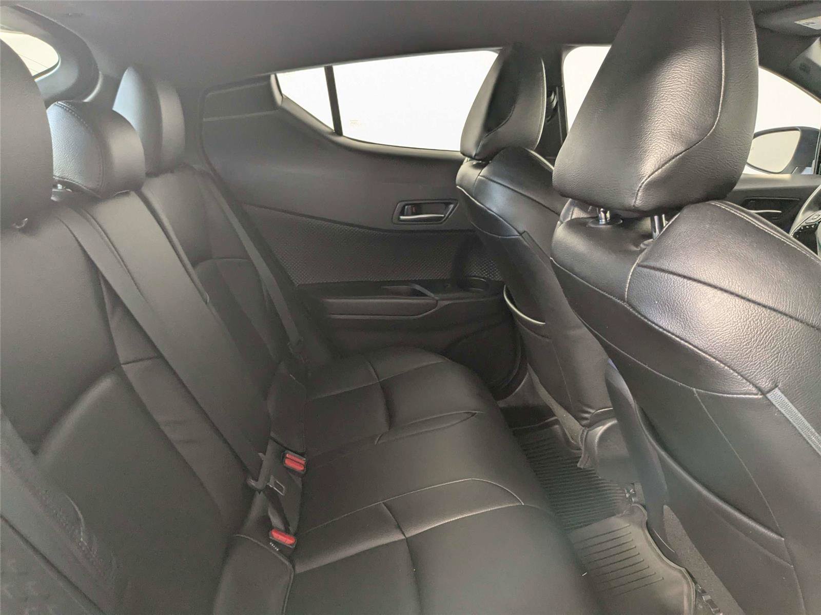 Used 2020 Toyota C-HR XLE FWD image 28