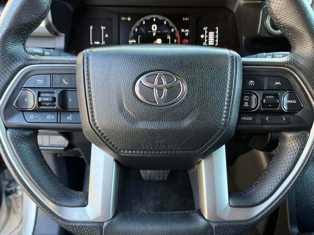 Used 2025 Toyota 4Runner SR5 AWD/4WD image 15