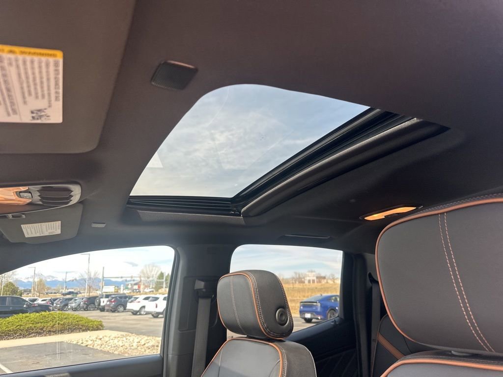 Used 2023 GMC Canyon AT4 w/ Technology Package image 12