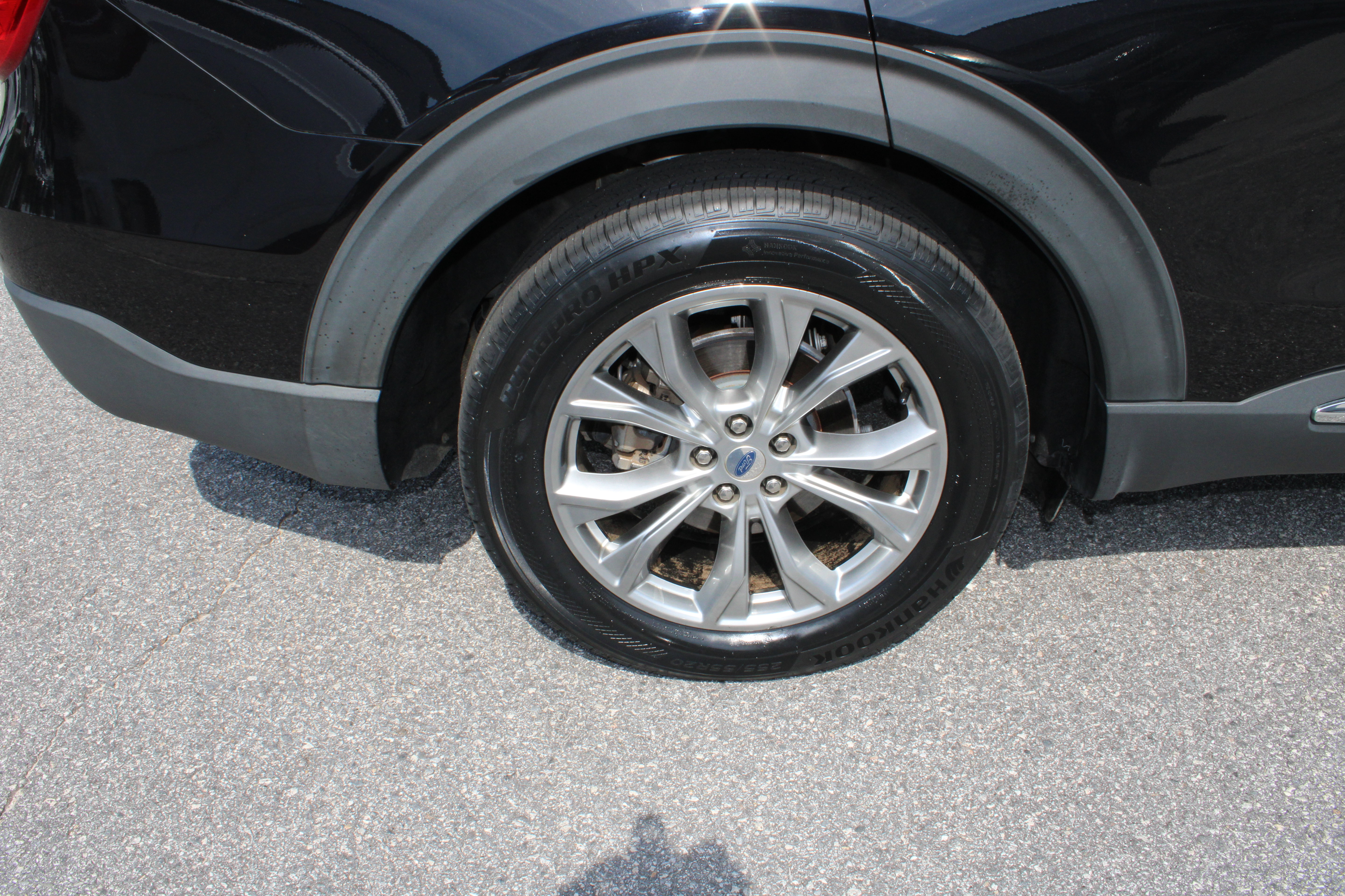 Used 2021 Ford Explorer Limited w/ Equipment Group 301A RWD image 12