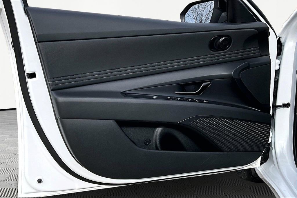 Certified 2025 Hyundai Elantra SEL image 23