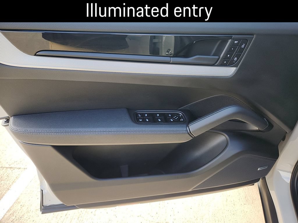 Certified 2025 Porsche Cayenne E-Hybrid AWD/4WD image 12
