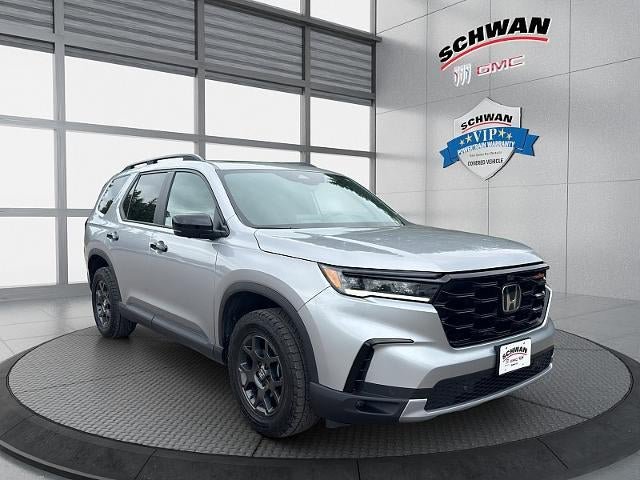 Used 2025 Honda Pilot TrailSport image 2