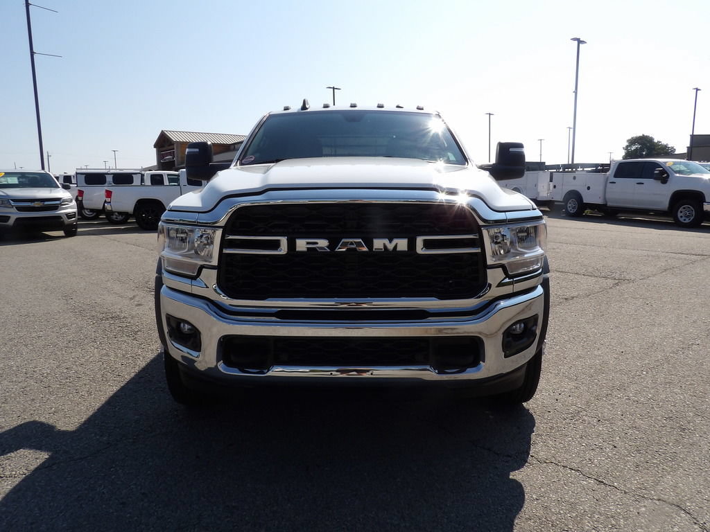 Used 2024 RAM 5500 Tradesman w/ Chrome Appearance Group AWD/4WD image 12