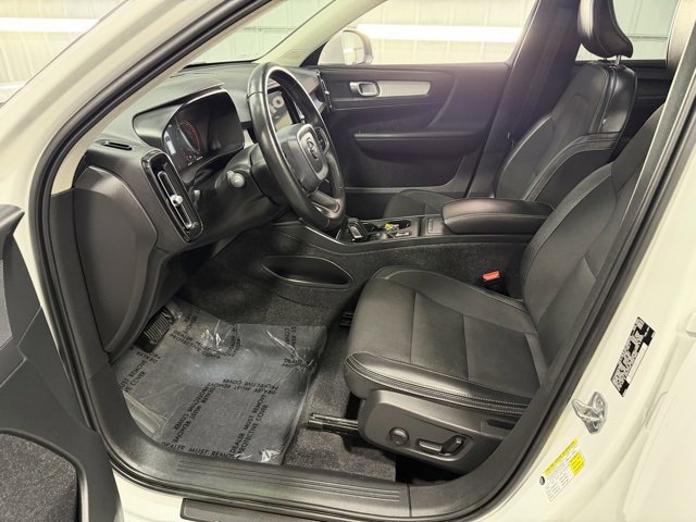 Used 2020 Volvo XC40 T5 Momentum w/ Premium Package image 12