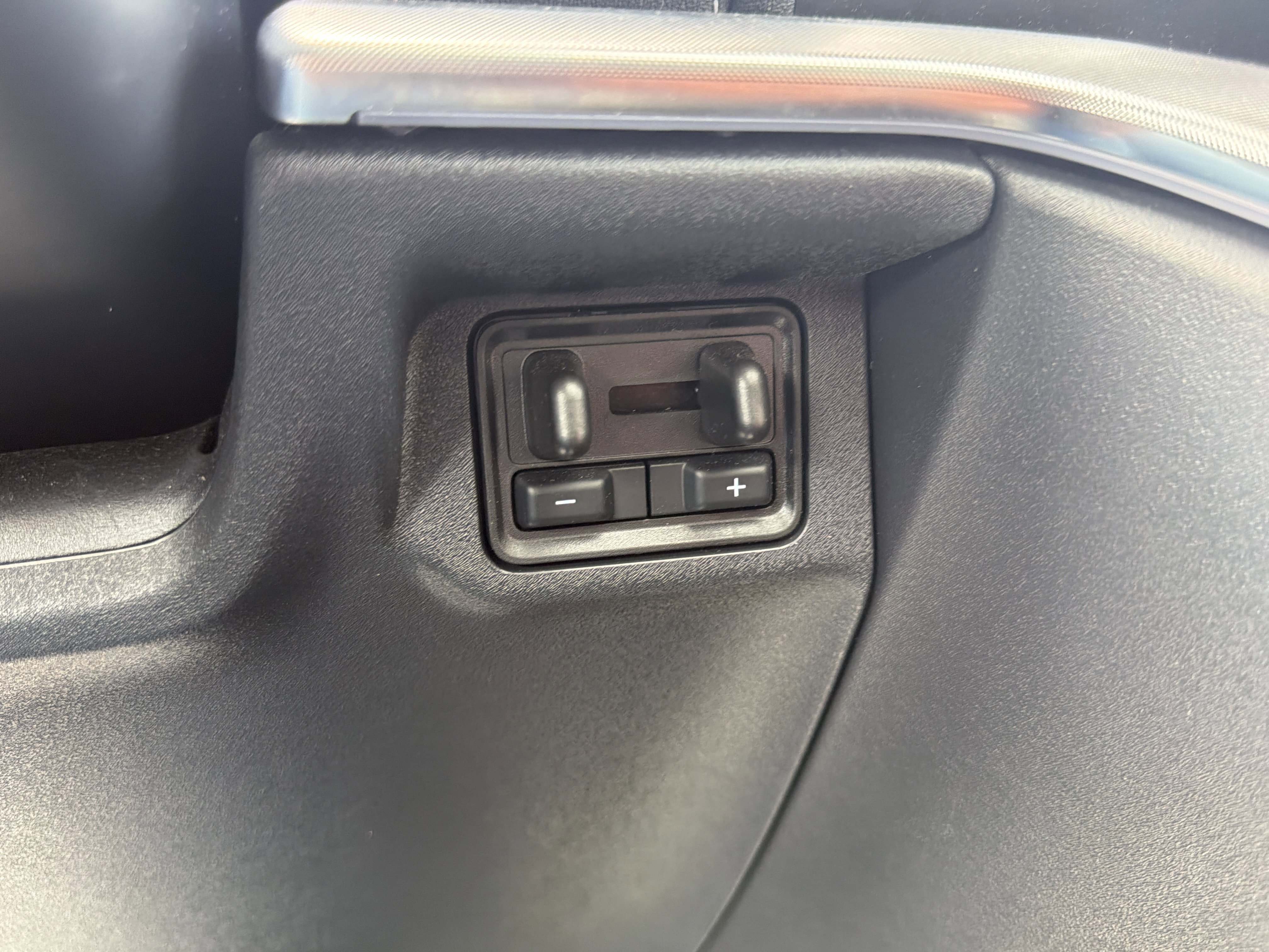 Used 2025 Ford Expedition Max Platinum w/ Platinum Ultimate Package AWD/4WD image 34