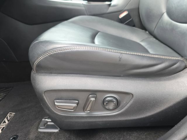 Used 2020 Toyota RAV4 Limited FWD image 30