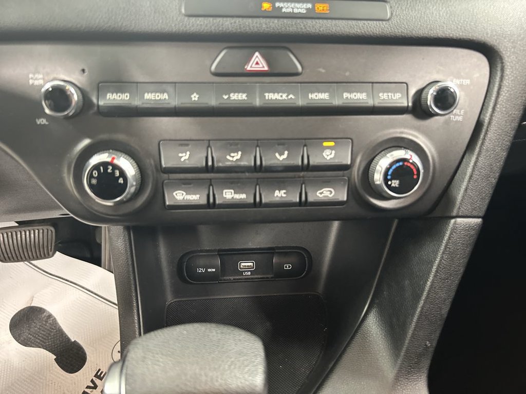 Used 2020 Kia Sportage LX AWD/4WD image 16