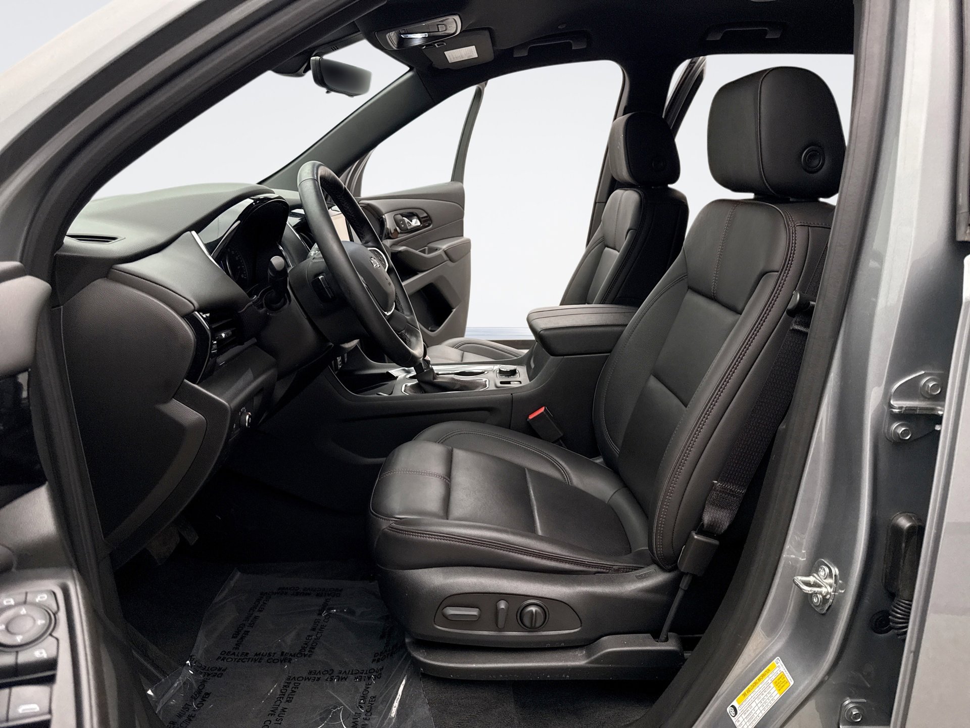 Used 2023 Chevrolet Traverse RS image 11