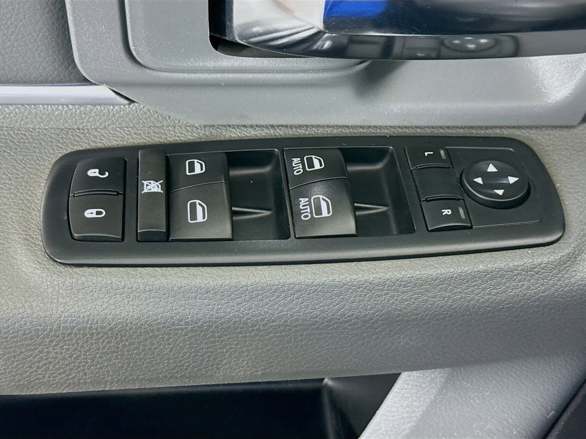 Used 2017 RAM 1500 Classic SLT AWD/4WD image 22
