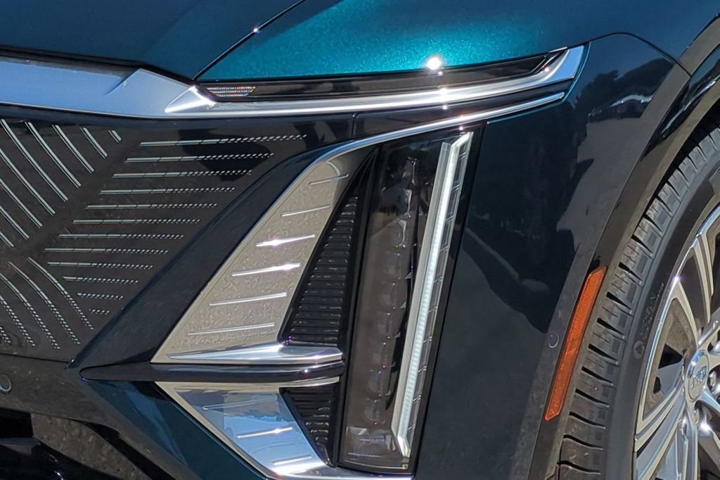 New 2026 Cadillac Lyriq Luxury AWD/4WD image 18