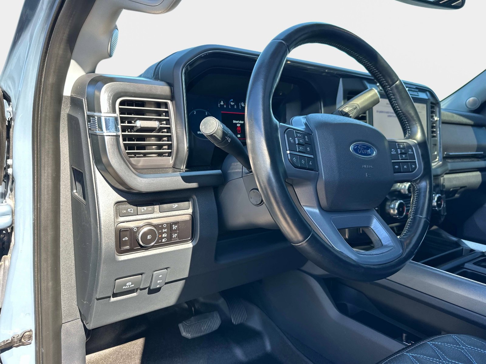 Used 2023 Ford F450 Lariat w/ Lariat Ultimate Package image 23