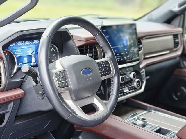 Used 2024 Ford Expedition Limited image 12