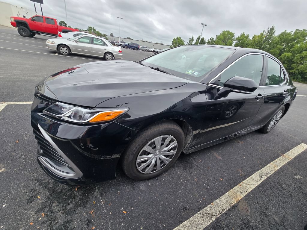 Used 2023 Toyota Camry LE FWD image 5