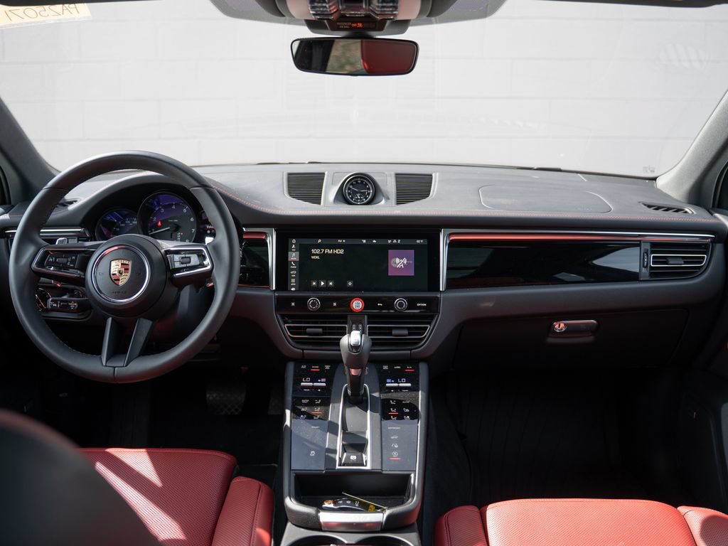 Certified 2025 Porsche Macan AWD/4WD image 21