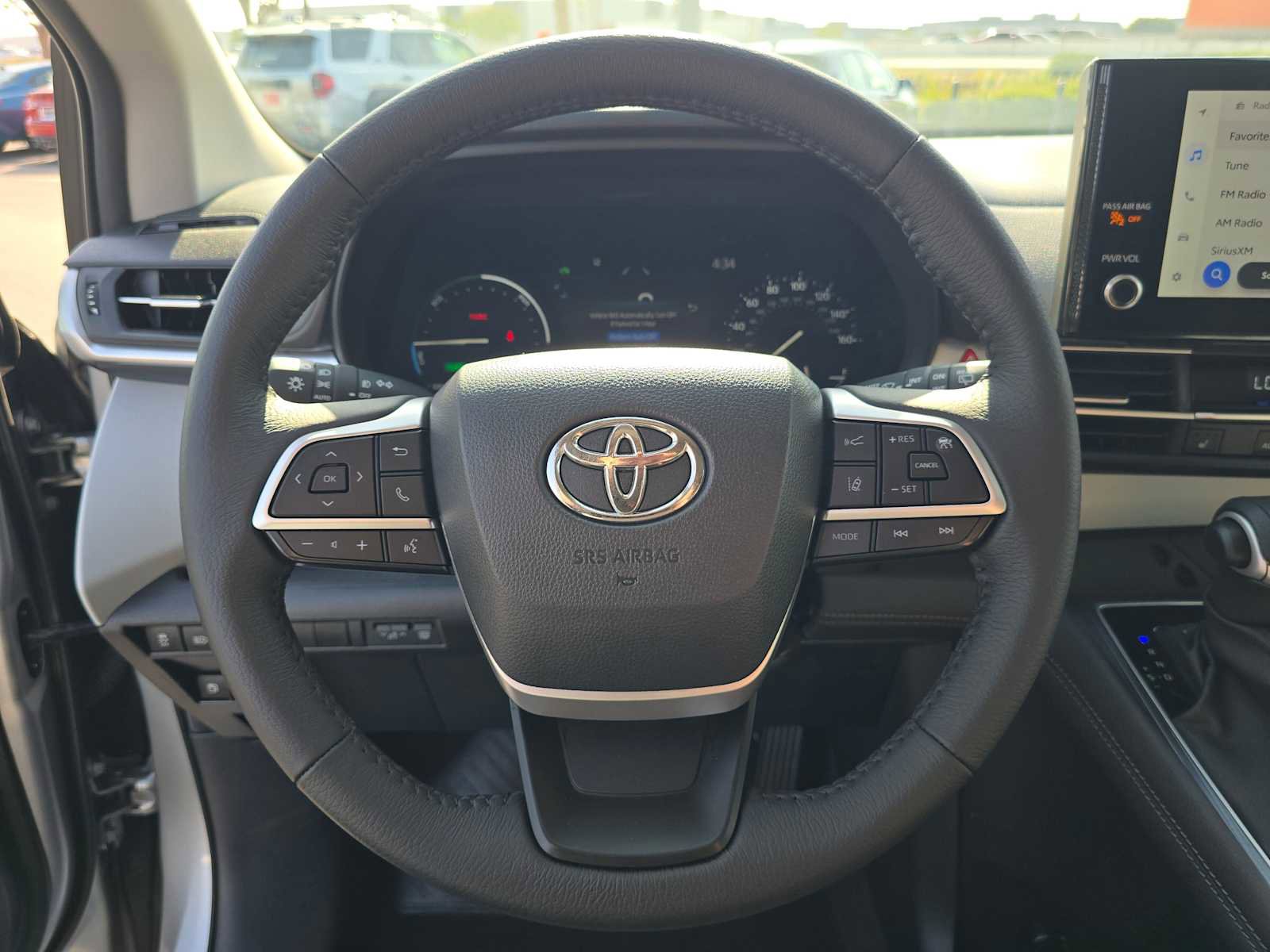 Certified 2025 Toyota Sienna XLE FWD image 26