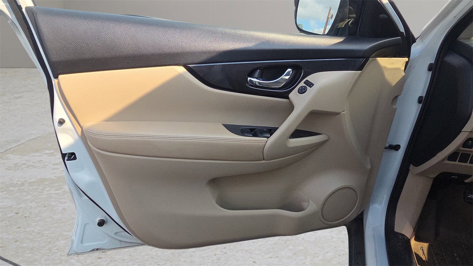 Used 2018 Nissan Rogue SV image 29