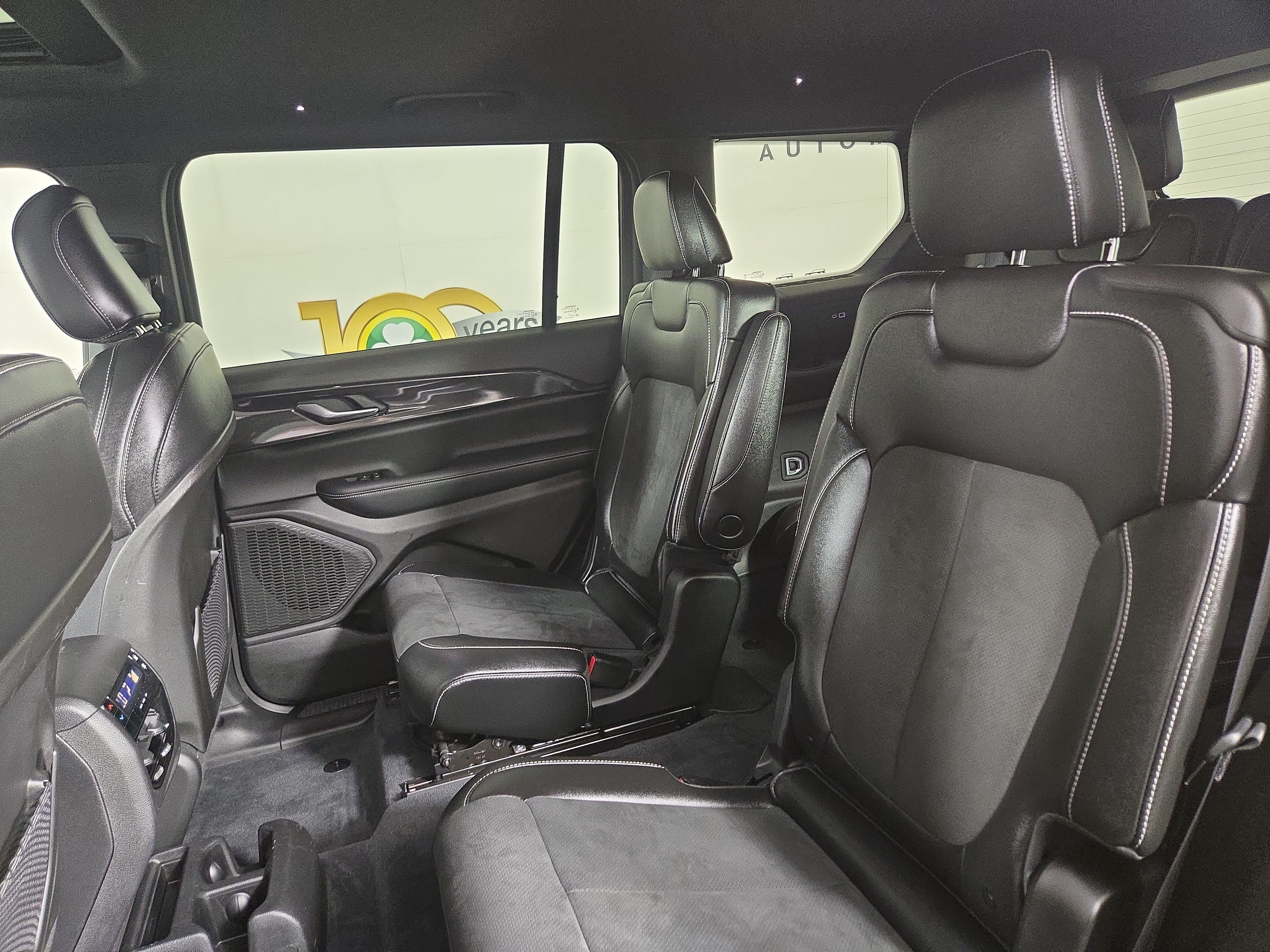 Used 2023 Jeep Grand Cherokee L Laredo AWD/4WD image 12