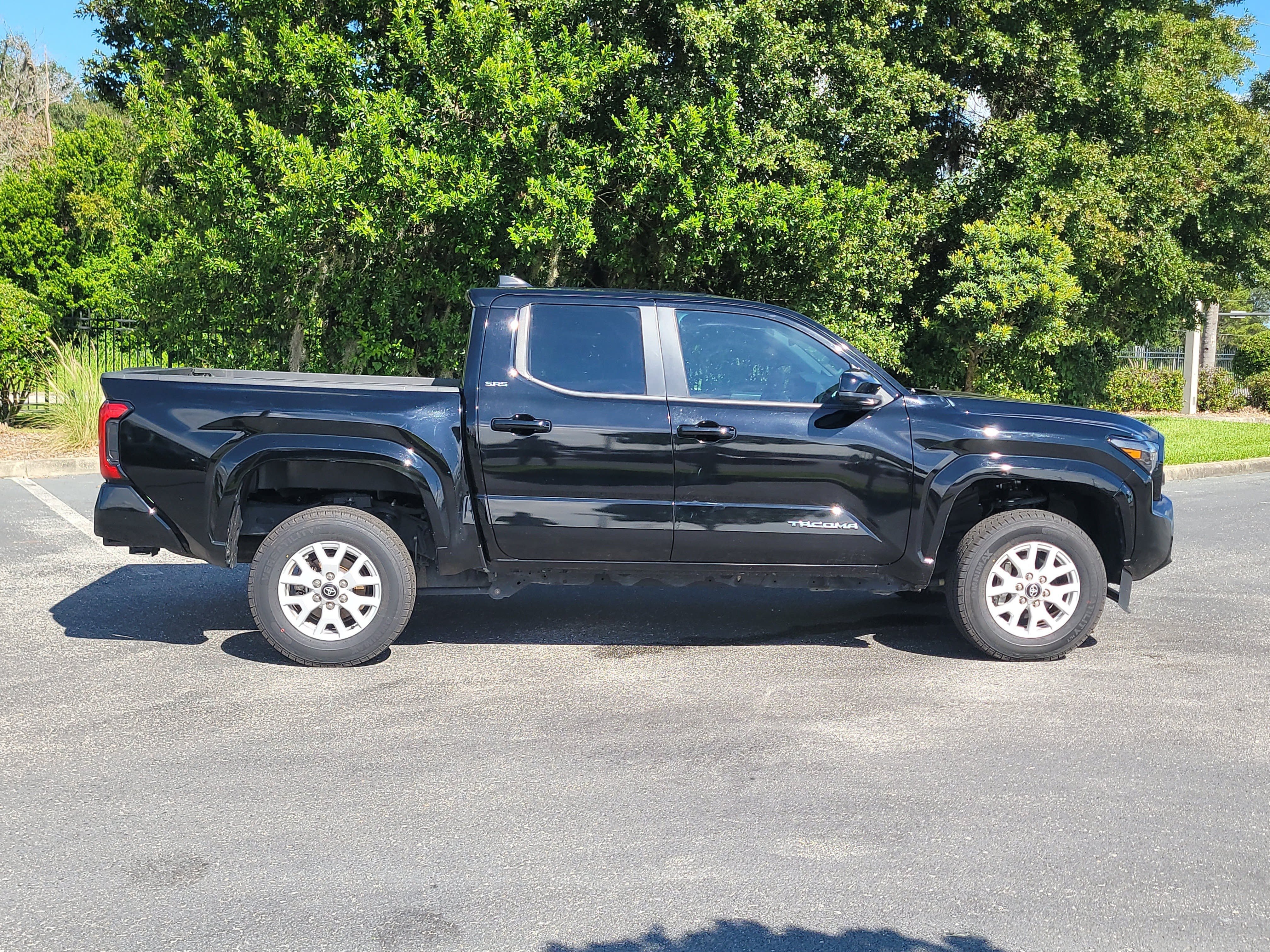 Certified 2024 Toyota Tacoma SR5 AWD/4WD image 8