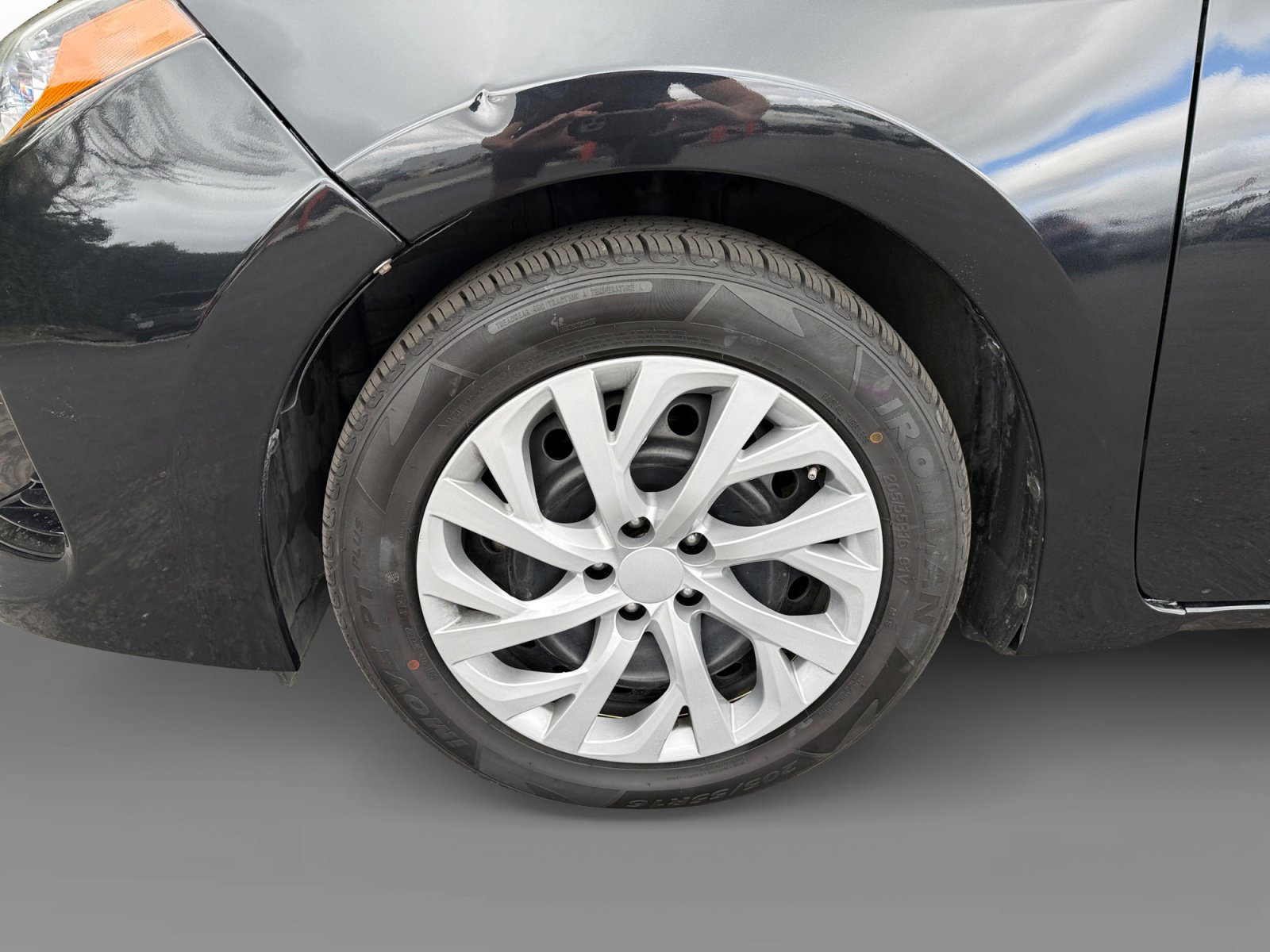 Used 2017 Toyota Corolla LE image 9