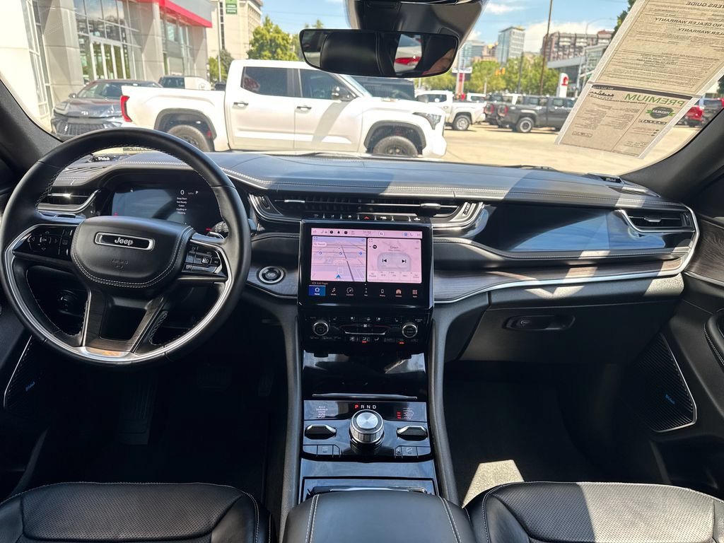 Used 2022 Jeep Grand Cherokee Overland AWD/4WD image 13