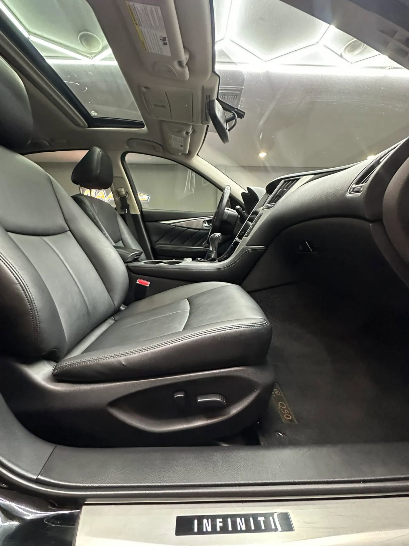 Used 2015 INFINITI Q50 Premium w/ Navigation Package RWD image 30