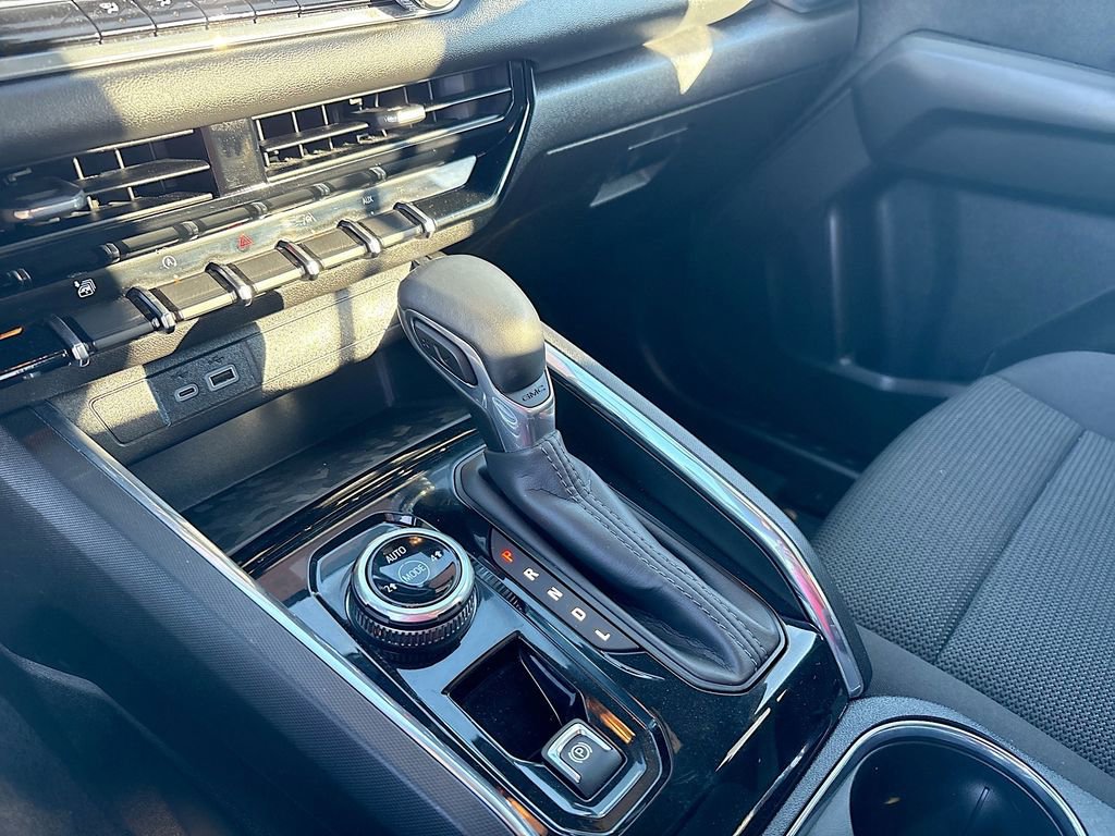 Used 2025 GMC Canyon Elevation image 17