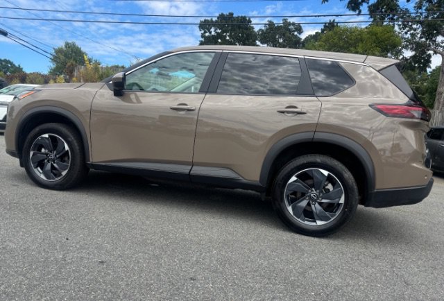 Used 2025 Nissan Rogue SV AWD/4WD image 4