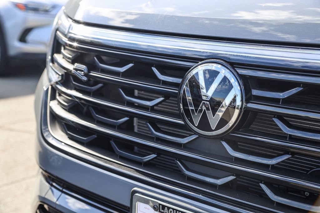 Used 2025 Volkswagen Atlas Cross Sport SEL R-Line AWD/4WD image 11