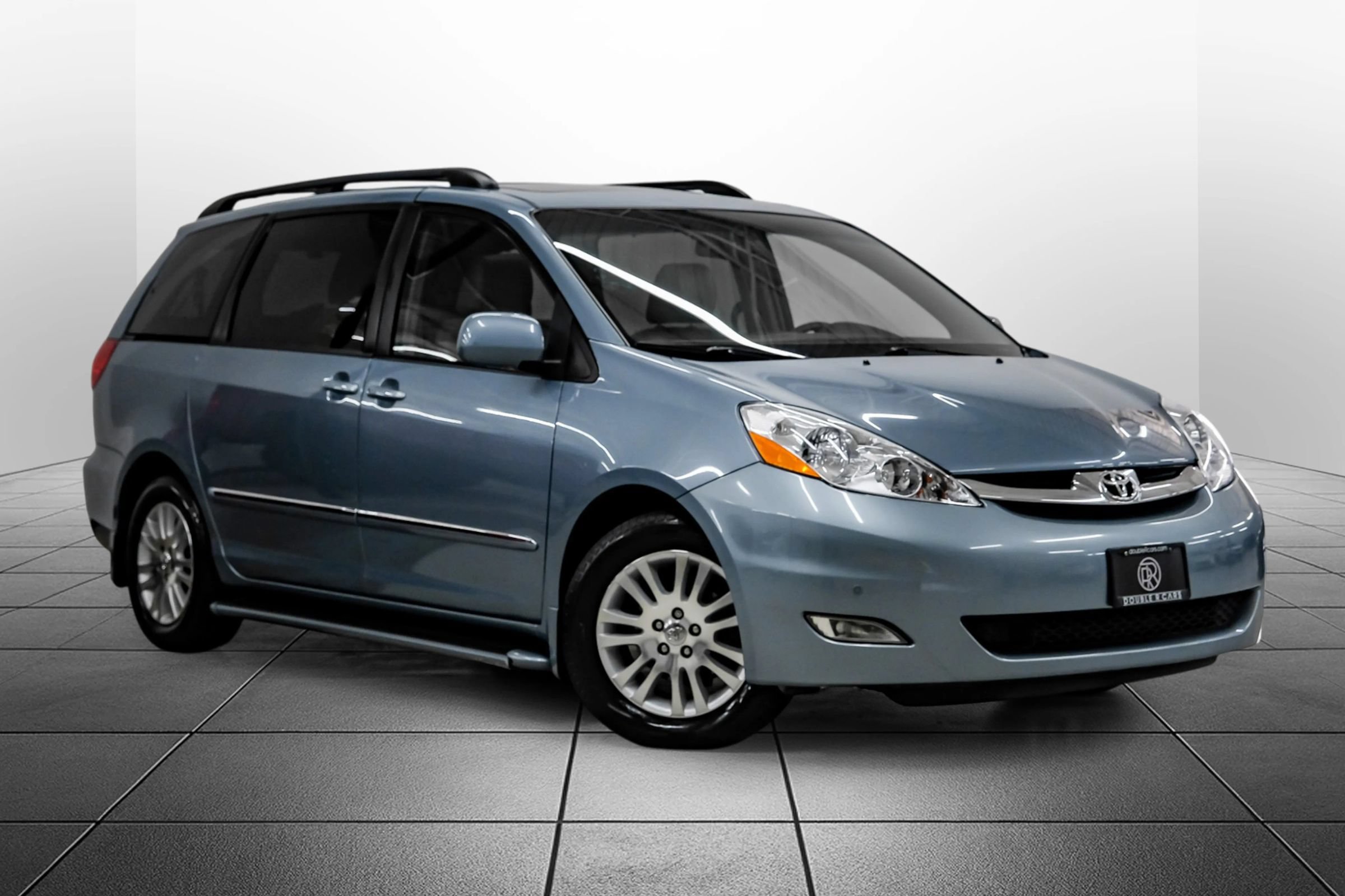 Used 2010 Toyota Sienna XLE Limited FWD image 7