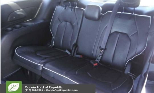 Used 2025 Chrysler Pacifica Limited FWD image 10