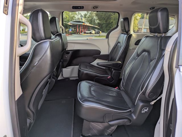 Used 2022 Chrysler Pacifica Limited image 18