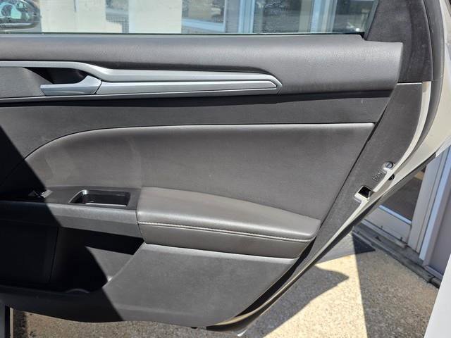 Used 2013 Ford Fusion Titanium FWD image 21