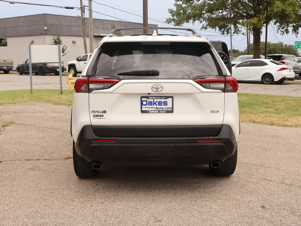 Used 2020 Toyota RAV4 XLE Premium FWD image 5