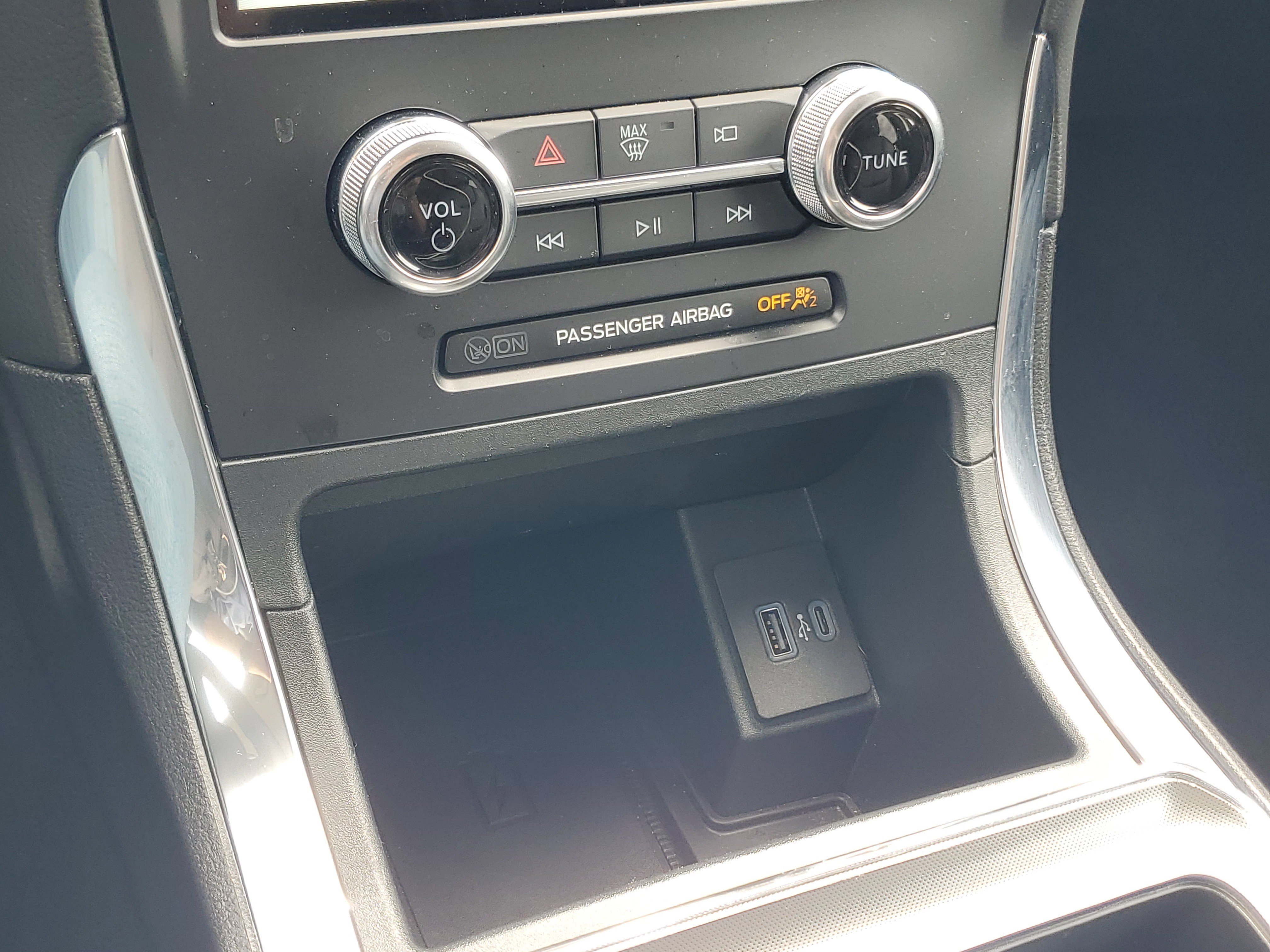 Used 2024 Ford Edge Titanium w/ Equipment Group 301A AWD/4WD image 19